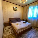 Five House *