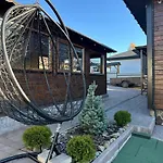 Five House *