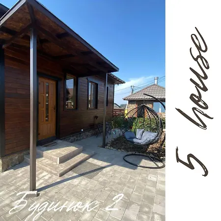 Βίλα Five House *