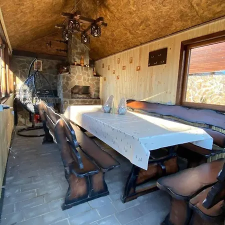 فيلة Five House Skhidnytsia