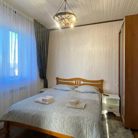 Five House فيلة Skhidnytsia